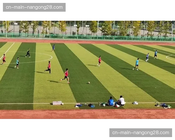 特写：巴塞罗那海滩举行的残疾人足球友谊赛