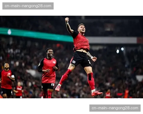 德甲：勒沃库森2-1绝杀，格里马尔多直接任意球致胜，射门效率冠绝全场