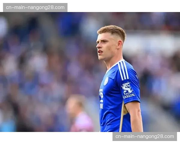 兰斯体育总监谈球队年轻化策略：“我们的目标是持续培养并出售天才球员”