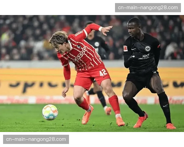即时战报：弗赖堡 vs 柏林联半场0-0，保级大战场面沉闷